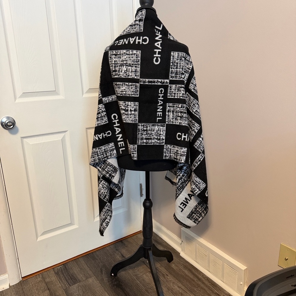 Chanel Monochrome Logo Pattern Wrap - image 3